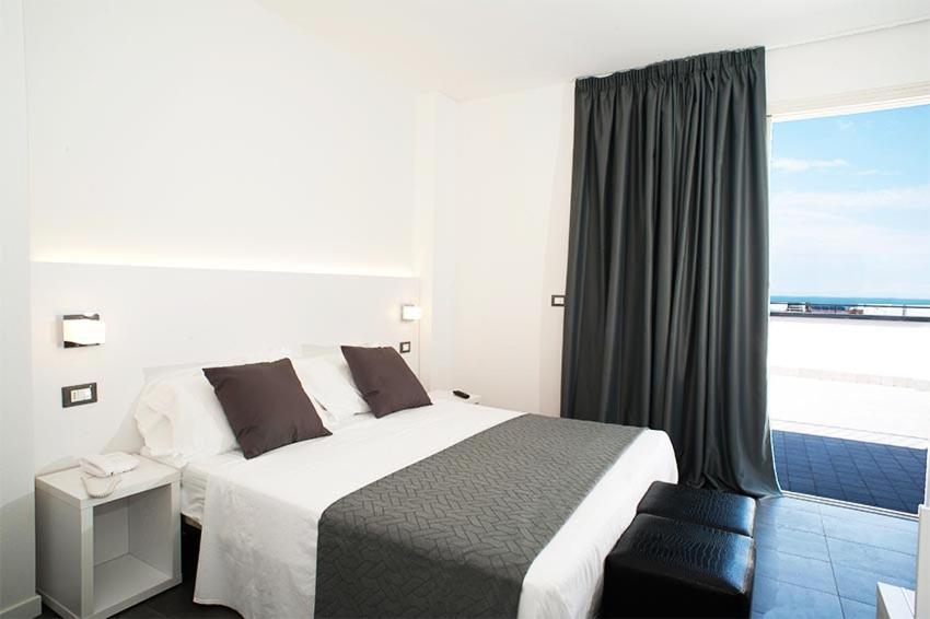 Hotel Niagara Cattolica Buitenkant foto